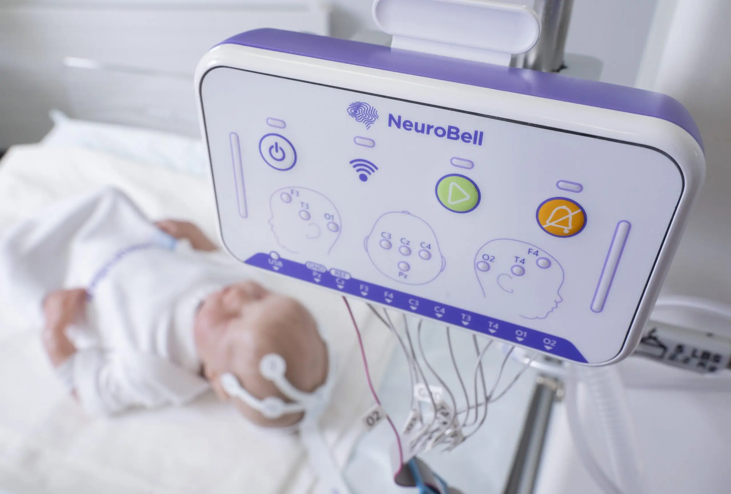 NeuroBell Luna Amplifier At Bedside